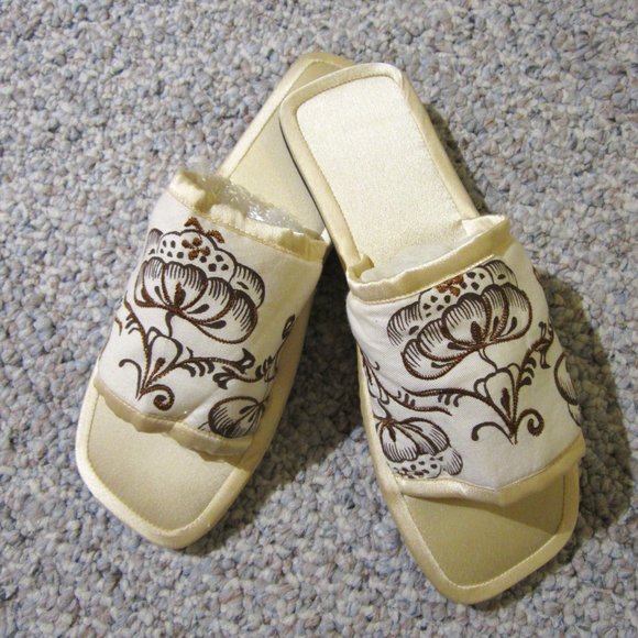 The KoKo Company Slippers - Picture 1 of 11